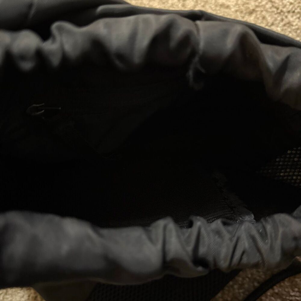 Lululemon black cinch bag - Picture 4 of 4